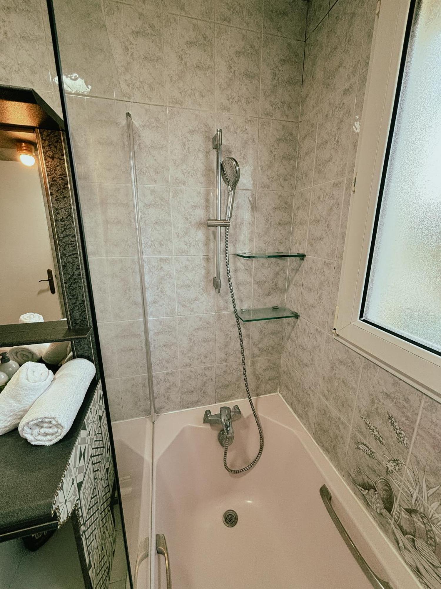 Duplex Avec Jardin - Proche Paris - Disneyland - Rer - Noisy-le-Grand Ngoại thất bức ảnh